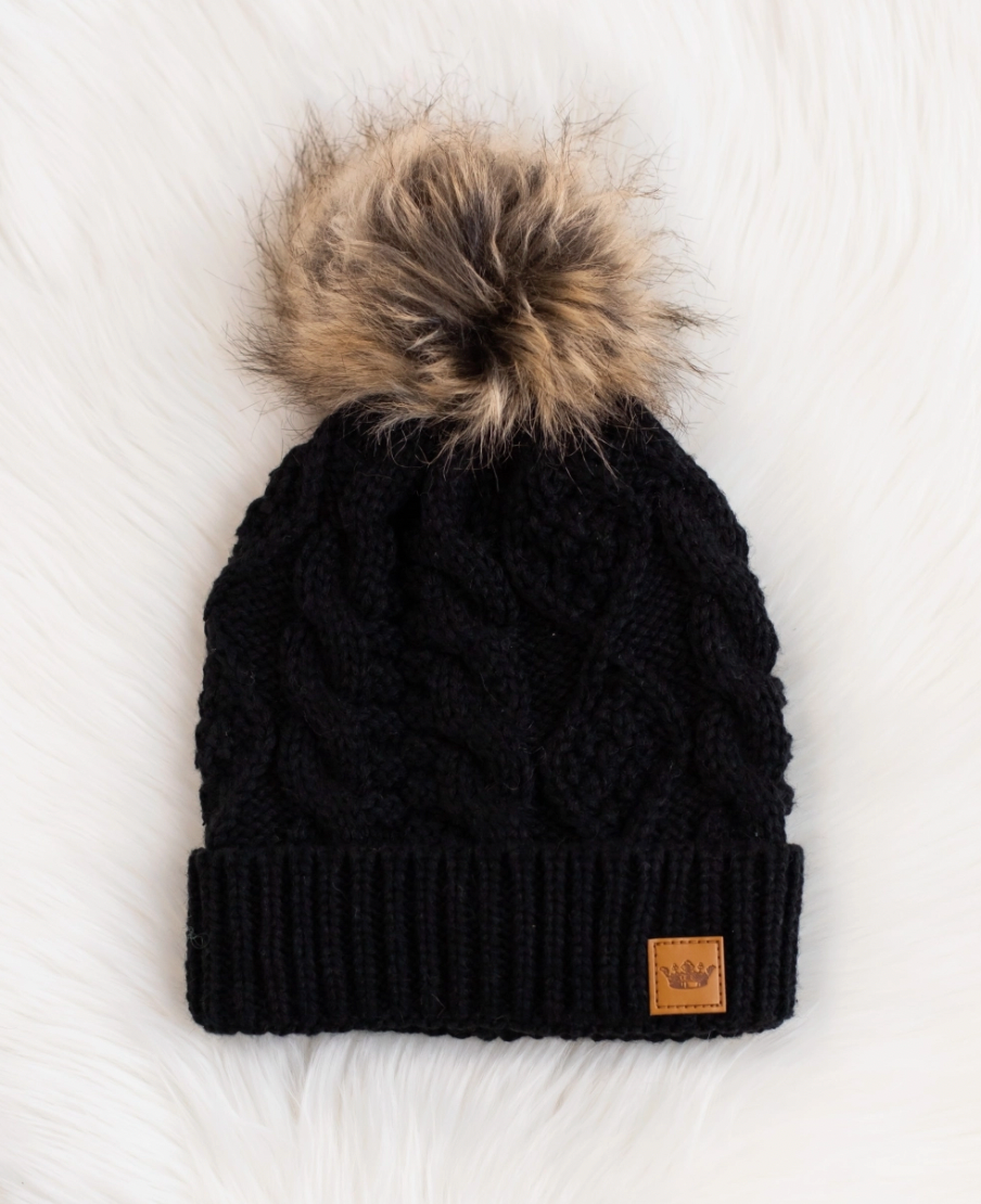 BLK CABLE KNIT W NATURAL POM HAT