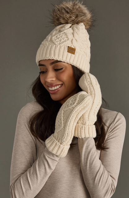 BEIGE CABLE KNIT POM HAT