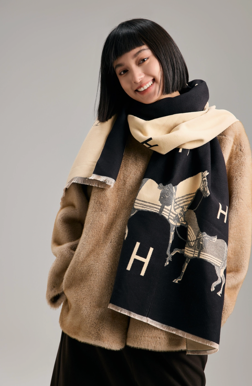 Equestrian Black / Cream Stable Reversible Wrap